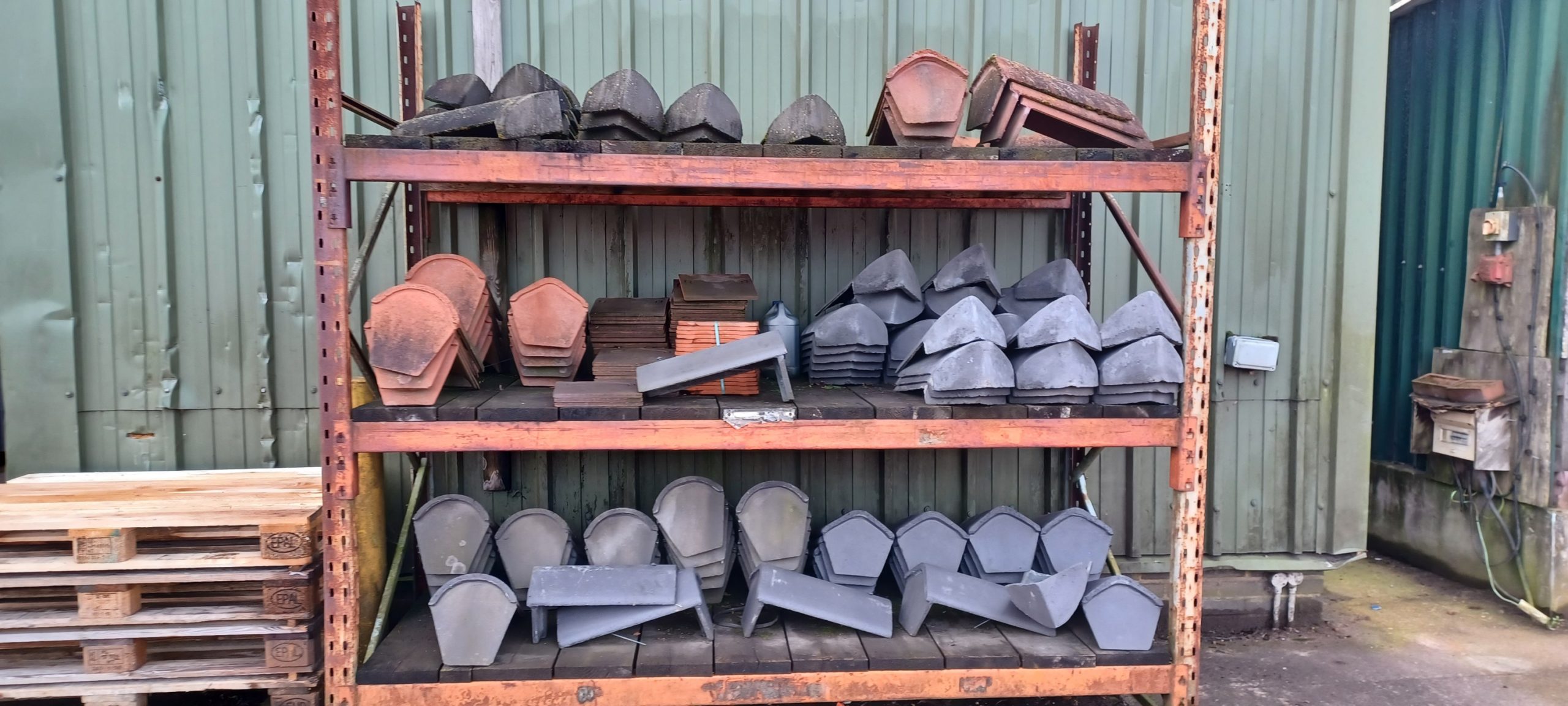 cap-end-ridge-tiles-new-and-reclaimed